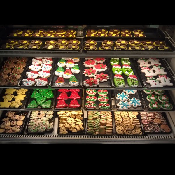 sldr-bakery-christmas-cookies-display