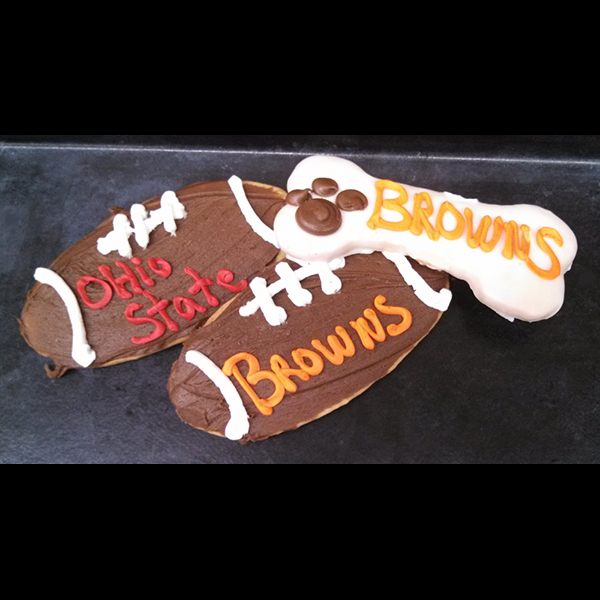 sldr-bakery-footballcookies1